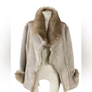 Women’s faux fur lux winter coat jacket size medium Tan shimmer metallic design